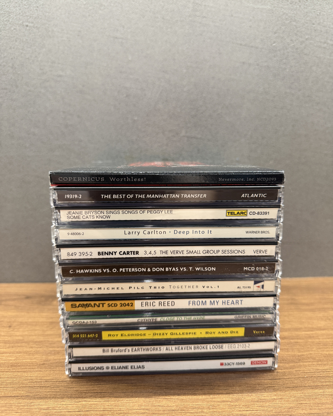 회현 매장에 입고된 재즈 CD 묶음