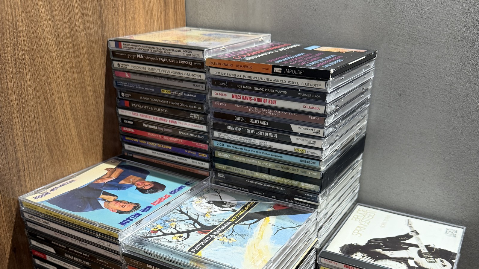 회현 매장에 쌓인 클래식·재즈·팝록 CD