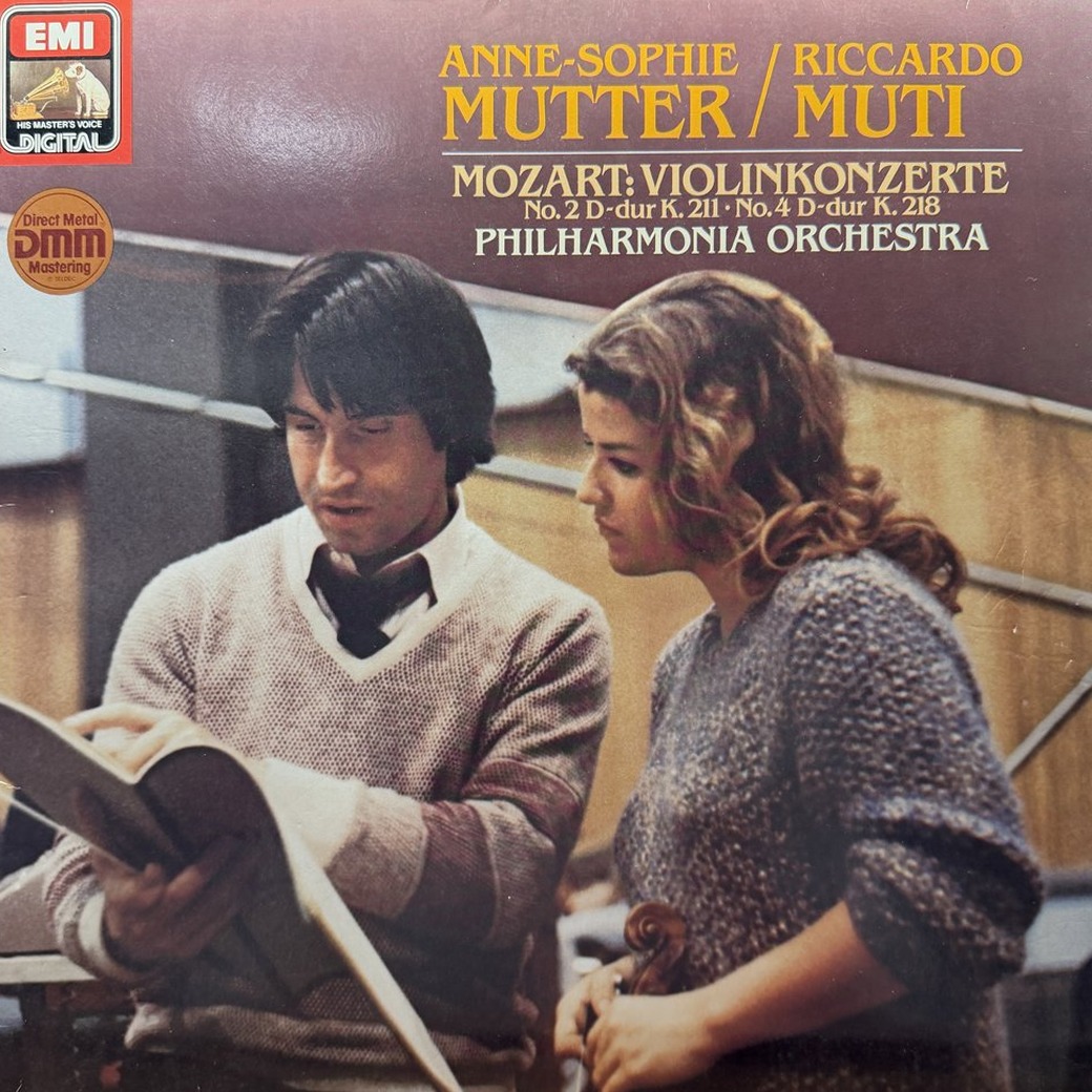 Wolfgang Amadeus Mozart - Anne-Sophie Mutter / Riccardo Muti / Philharmonia Orchestra 〈Violinkonzerte No.2 D-dur K.211 / No.4 D-dur K.218〉 자켓