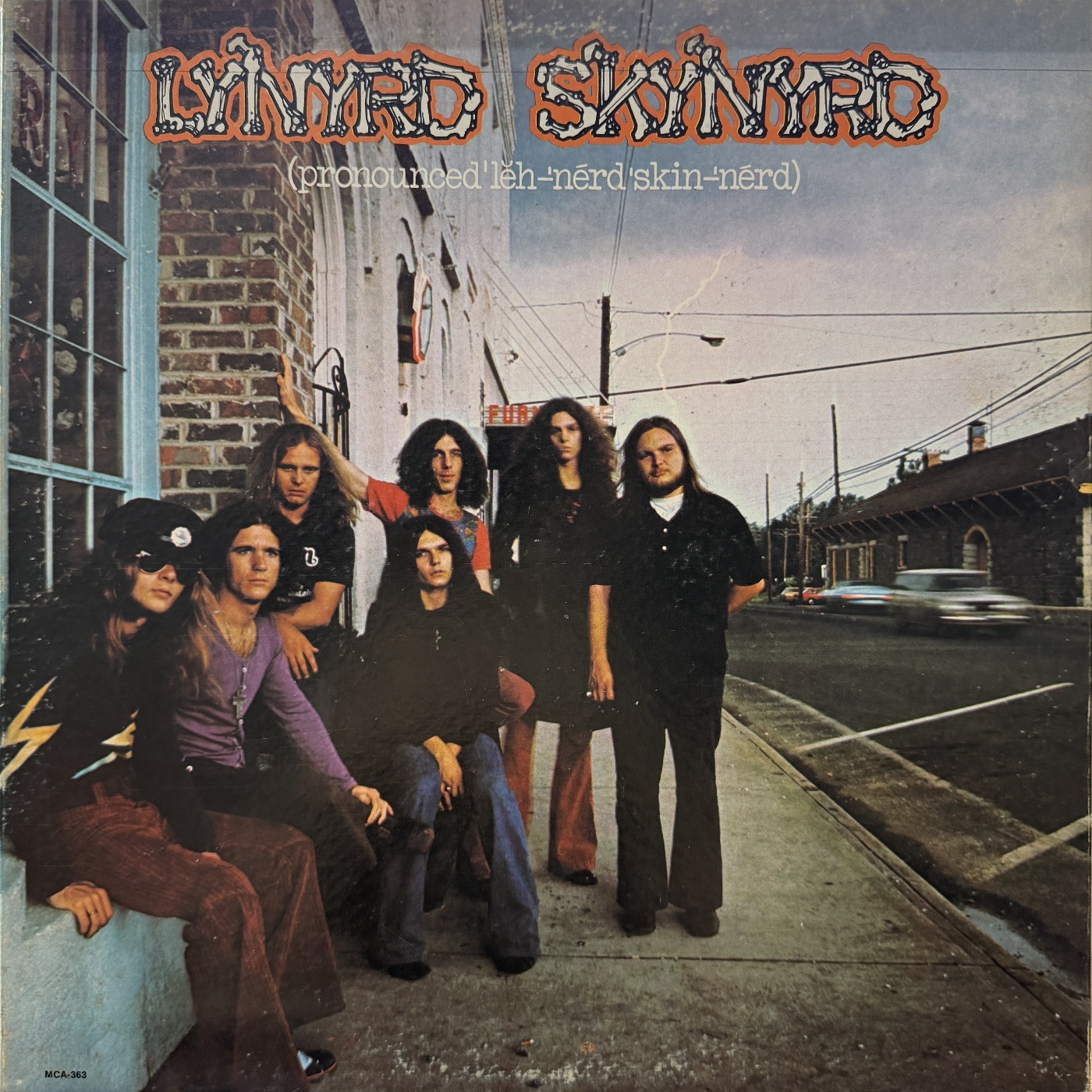 Lynyrd Skynyrd 〈(Pronounced 'Lĕh-'nérd 'Skin-'nérd)〉 자켓