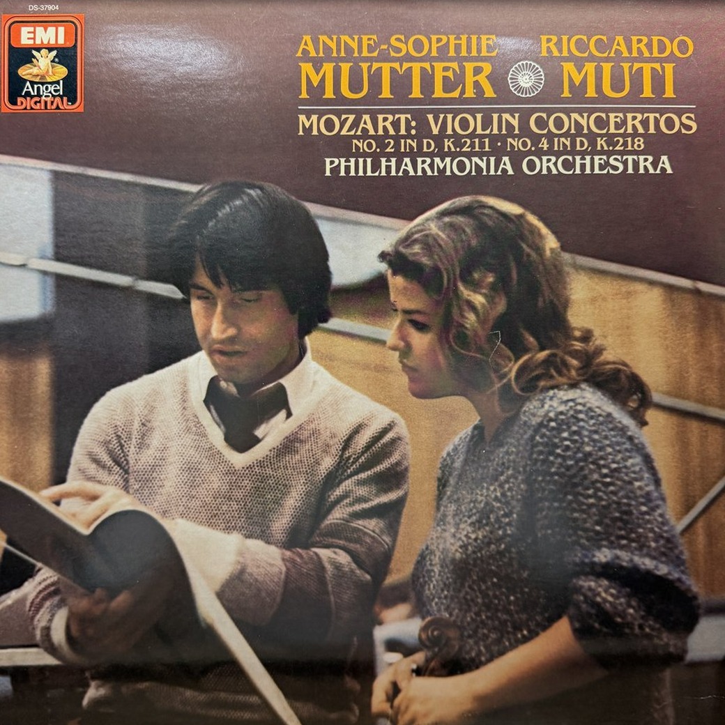 Mozart - Anne-Sophie Mutter / Riccardo Muti / Philharmonia Orchestra 〈Violin Concertos No.2 In D, K.211 / No.4 In D, K.218〉 자켓