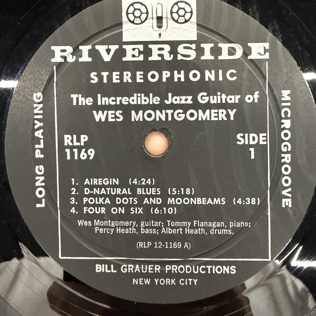 Riverside RLP 1169 SIDE 1 라벨 — 검정 RIVERSIDE STEREOPHONIC, 하단 'Bill Grauer Productions'에 Inc. 없음, 딥그루브