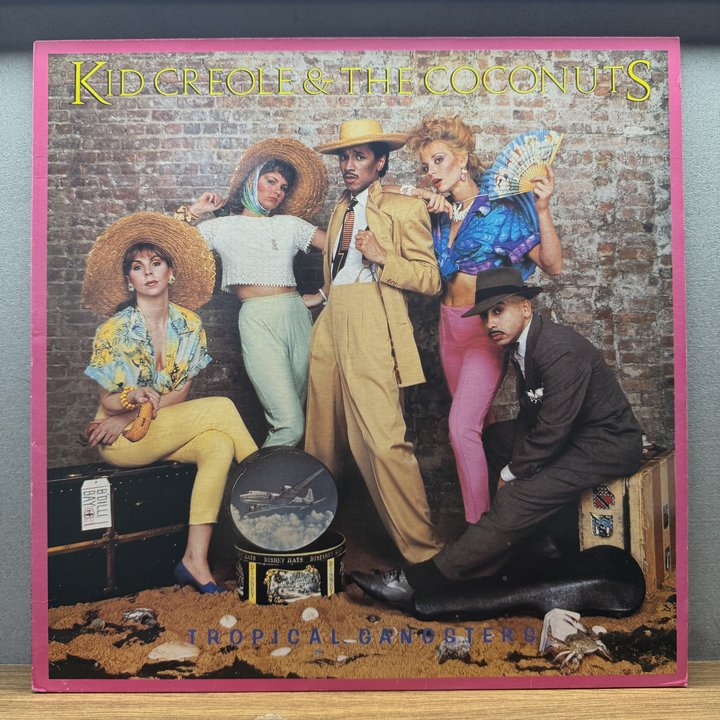 Kid Creole & The Coconuts 〈Tropical Gangsters〉 자켓